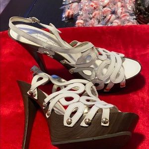 Classy heel Jessica Simpson Sandel.